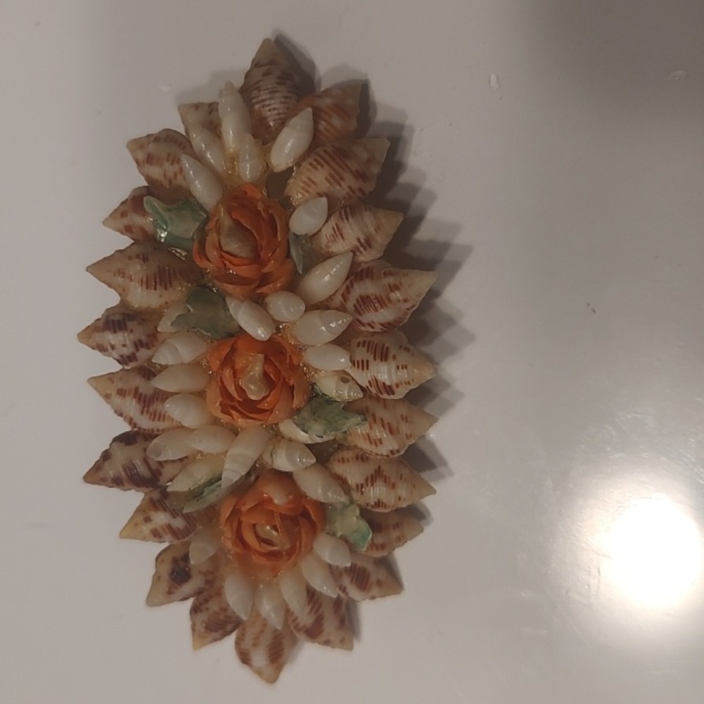 Vintage Hand Made Of Tiny Seashells On Lucite, Brooch/pin Burst Of Flowers